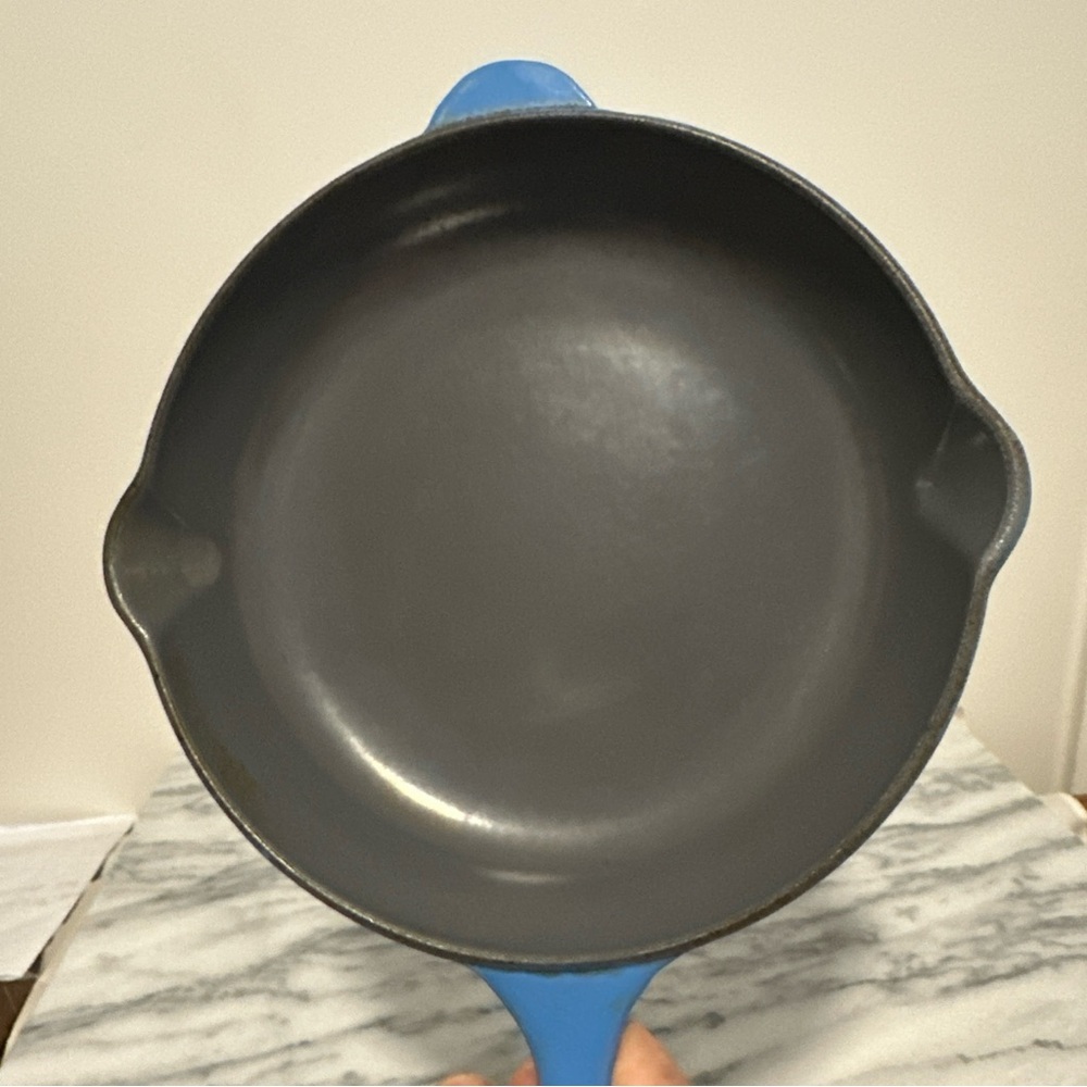 Le Creuset 9” Blue Cast Iron Skillet vintage - Picture 14 of 14